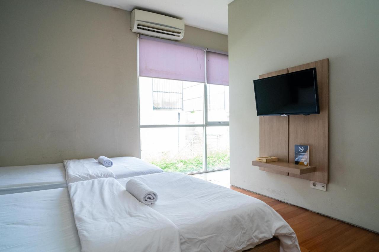 Three J Residence Тангеранг Екстериор снимка